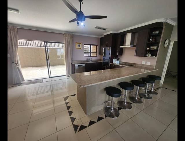 8 BEDROOM HOUSE FOR SALE IN SHAKA'S ROCK